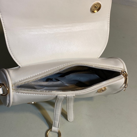 Elegant White Shoulder Bag - Picture 2 of 4